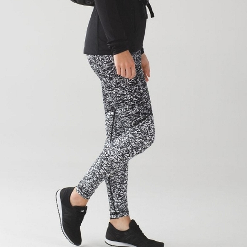 🍋Like New Lululemon Wunder Under Pant (Hi-Rise) - Picture 2 of 13